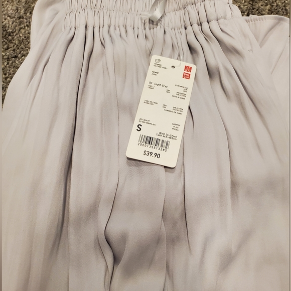 Uniqlo Gather Skirt - Picture 6 of 6
